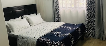 House - Sleeps 6 - Parking - Garden