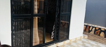 Kampala - House - Sleeps 6 - Parking