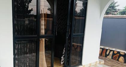 Kampala - House - Sleeps 6 - Parking