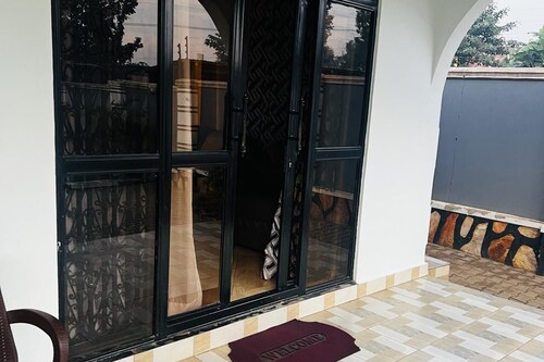 House - Sleeps 6 - Parking - Garden