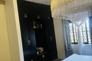 3 chambres, fer et planche à repasser, Wi-Fi, draps fournis