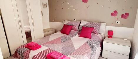 2 sovrum, strykjärn/strykbräda, wi-fi och sängkläder