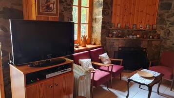 Télévision, cheminée