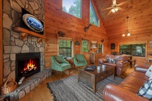 电视、壁炉、桌上足球