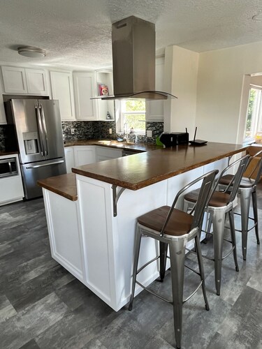  Three bedroom home near the University of New Mexico and heart of Albuquerque