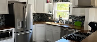  Three bedroom home near the University of New Mexico and heart of Albuquerque