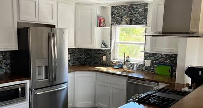 Three bedroom home near the University of New Mexico and heart of Albuquerque