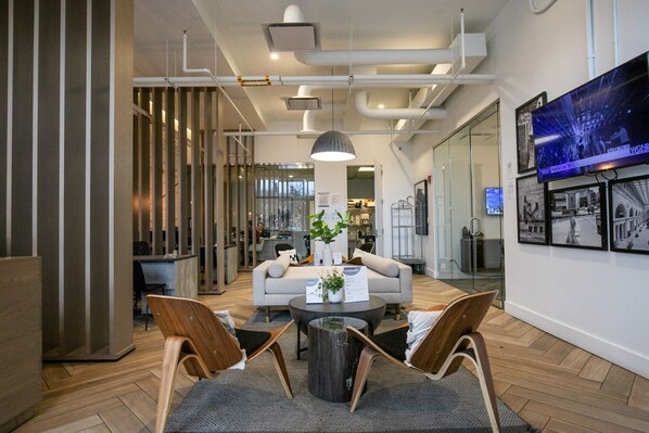 Lobby - Premium South Loop 2BR w/ Gym & Roof, nr Grant Park, by Blueground (Chicago)