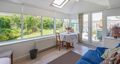 Lon Penrhyn - a bungalow that sleeps 4 guests in 2 bedrooms