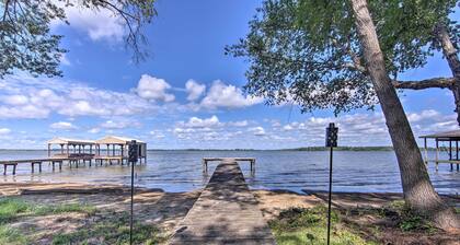 Luxe Lakehouse w/ Sunset Views on Lake Palestine!