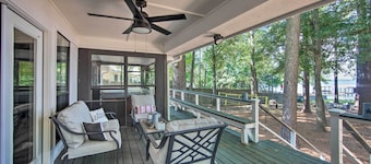 Luxe Lakehouse w/ Sunset Views on Lake Palestine!