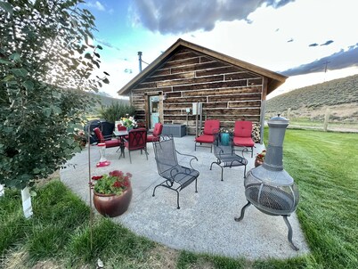 gorgeous modern cabin on private ranch