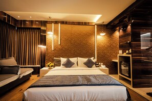 Minibar, escritorio, sistema de insonorización y wifi gratis 