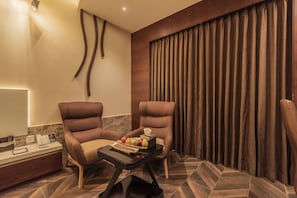 Habitación Club | Minibar, escritorio, insonorización y wifi gratis