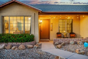 Exterior detail - Walk 2 Stadium & Westgate 4bed 2 bath Pool, Firepit, Pets ok (Glendale)