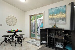 Dining - Walk 2 Stadium- Pool-Firepit-Pets ok (Glendale)