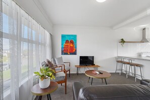 Apartment | Living area | 42-inch TV with cable channels