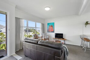 Apartment | Living area | 42-inch TV with cable channels