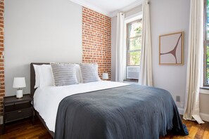 2 habitaciones, tabla de planchar con plancha, wifi y ropa de cama