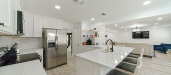 theOAKloft-Heated Pool / HotTub- Games - Bring Fido- Memorable Experience