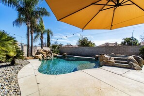 Unclassified image, 4 of 35, button - Relaxing Pool and Spa Beautiful NW Bakersfield (Bakersfield)
