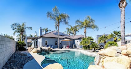 Relaxing Pool and Spa Beautiful NW Bakersfield