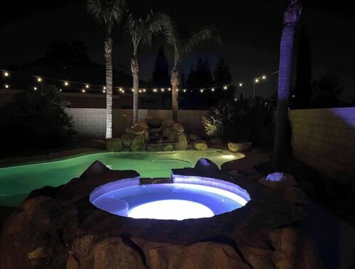 Relaxing Pool and Spa Beautiful NW Bakersfield
