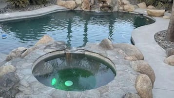 Piscine extérieure, piscine chauffée
