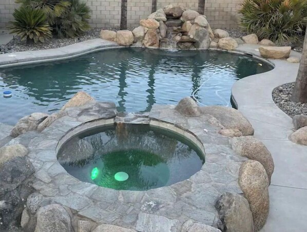 Piscine extérieure, piscine chauffée