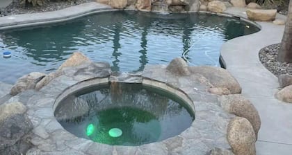 Relaxing Pool and Spa Beautiful NW Bakersfield