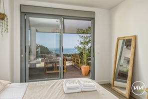 3 bedrooms, in-room safe, iron/ironing board, free WiFi
