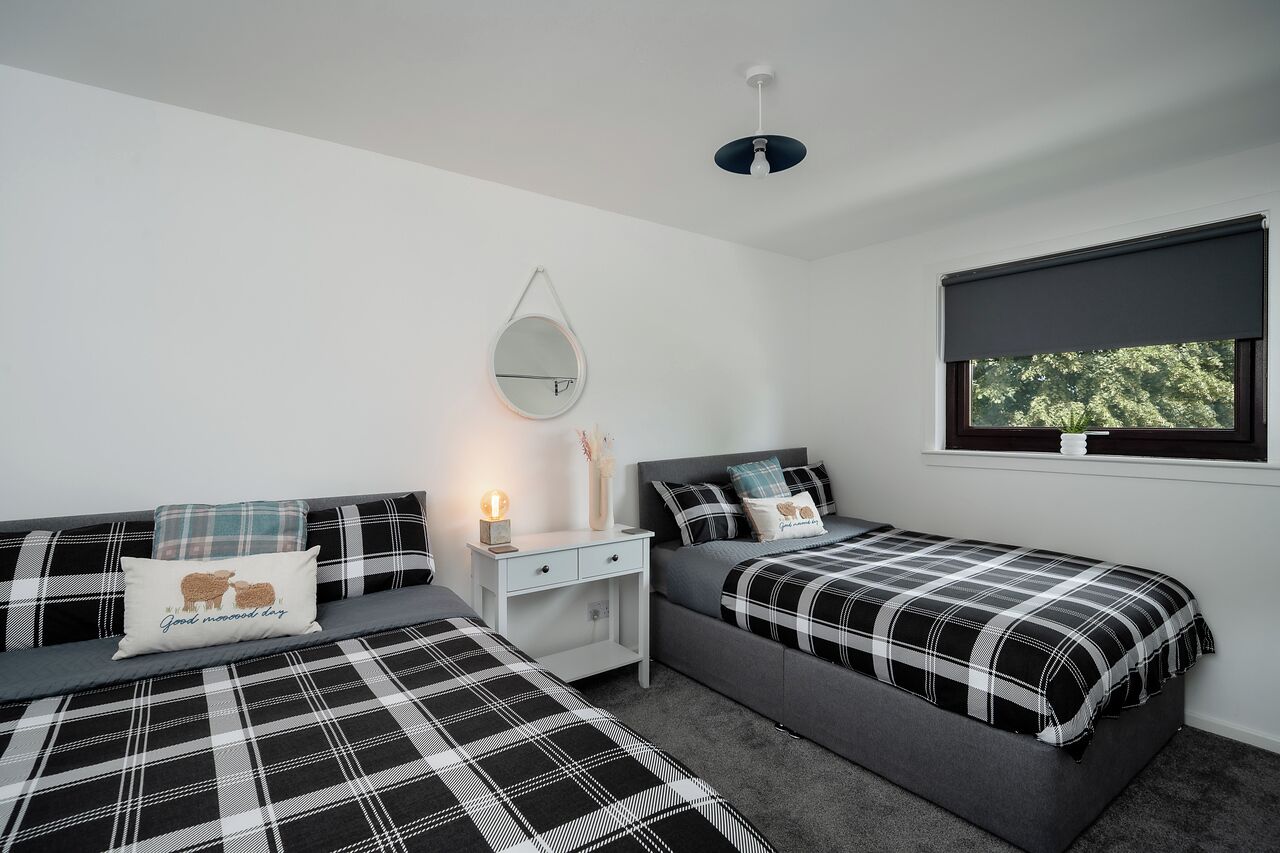 3 室のベッドルーム、アイロン / アイロン台、WiFi (無料)、ベッドシーツ