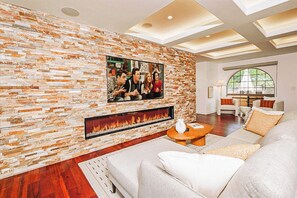 Smart TV, fireplace, table tennis