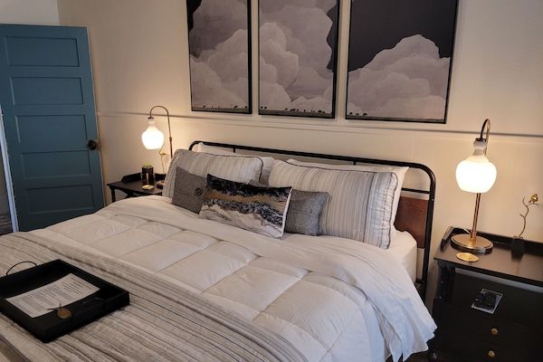 Deluxe Room | Pillow-top beds, individually decorated, individually furnished