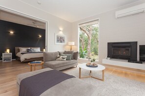 TV, fireplace