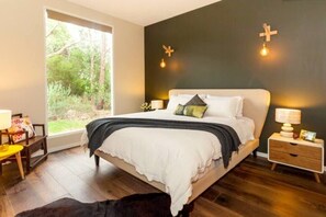 1 bedroom, iron/ironing board, travel cot, Internet