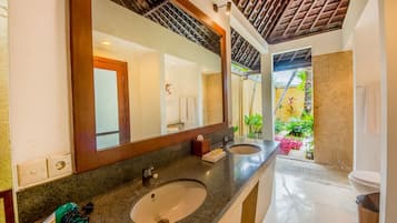 Executive Villa | Bathroom