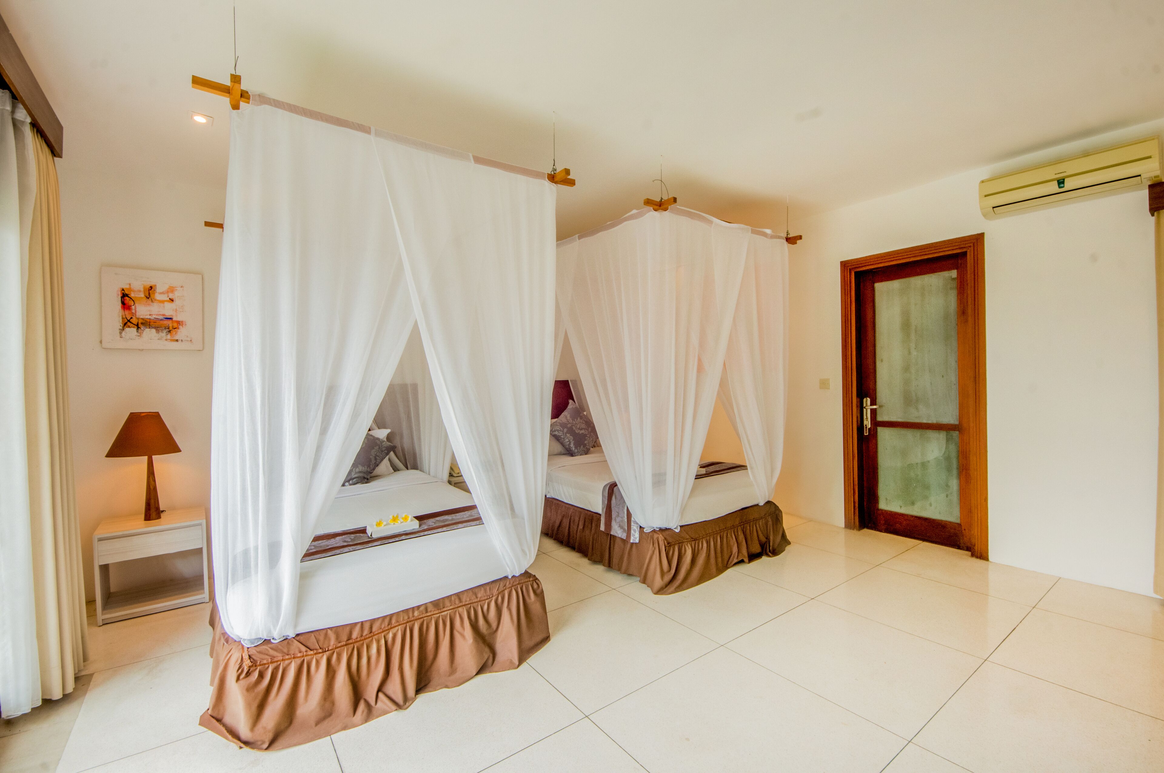 Executive Villa | Desk, laptop workspace, soundproofing, free WiFi