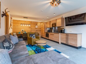 TV - Very comfortable and furnished with style (Uttendorf)