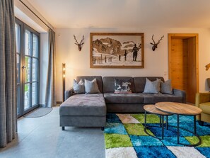 TV - Very comfortable and furnished with style (Uttendorf)