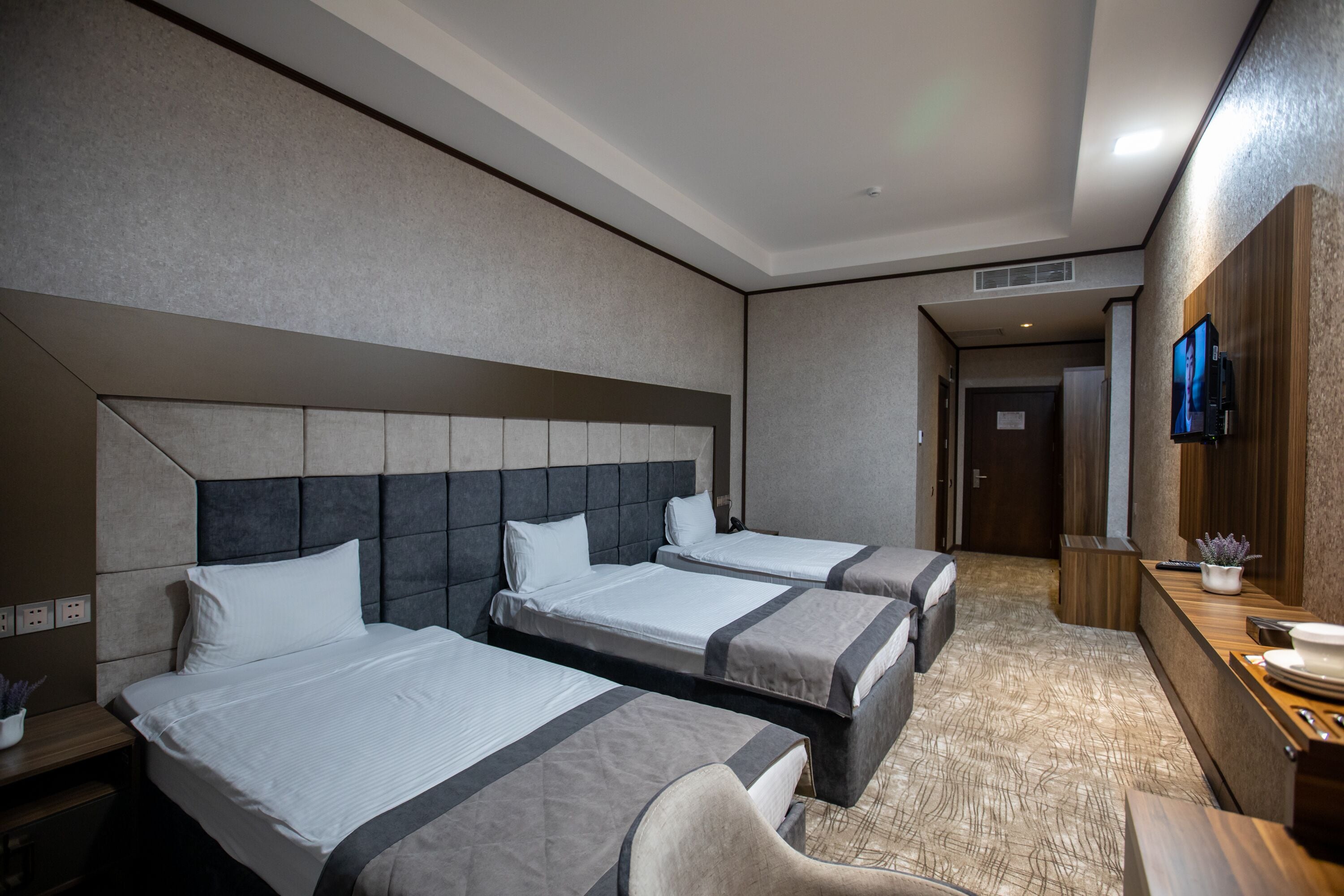 Classic Τρίκλινο Δωμάτιο | Σεντόνια από αιγυπτιακό βαμβάκι, κλινοσκεπάσματα υψηλής ποιότητας 