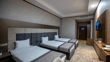 Classic Triple Room | Egyptian cotton sheets, premium bedding, down duvets, pillow-top beds