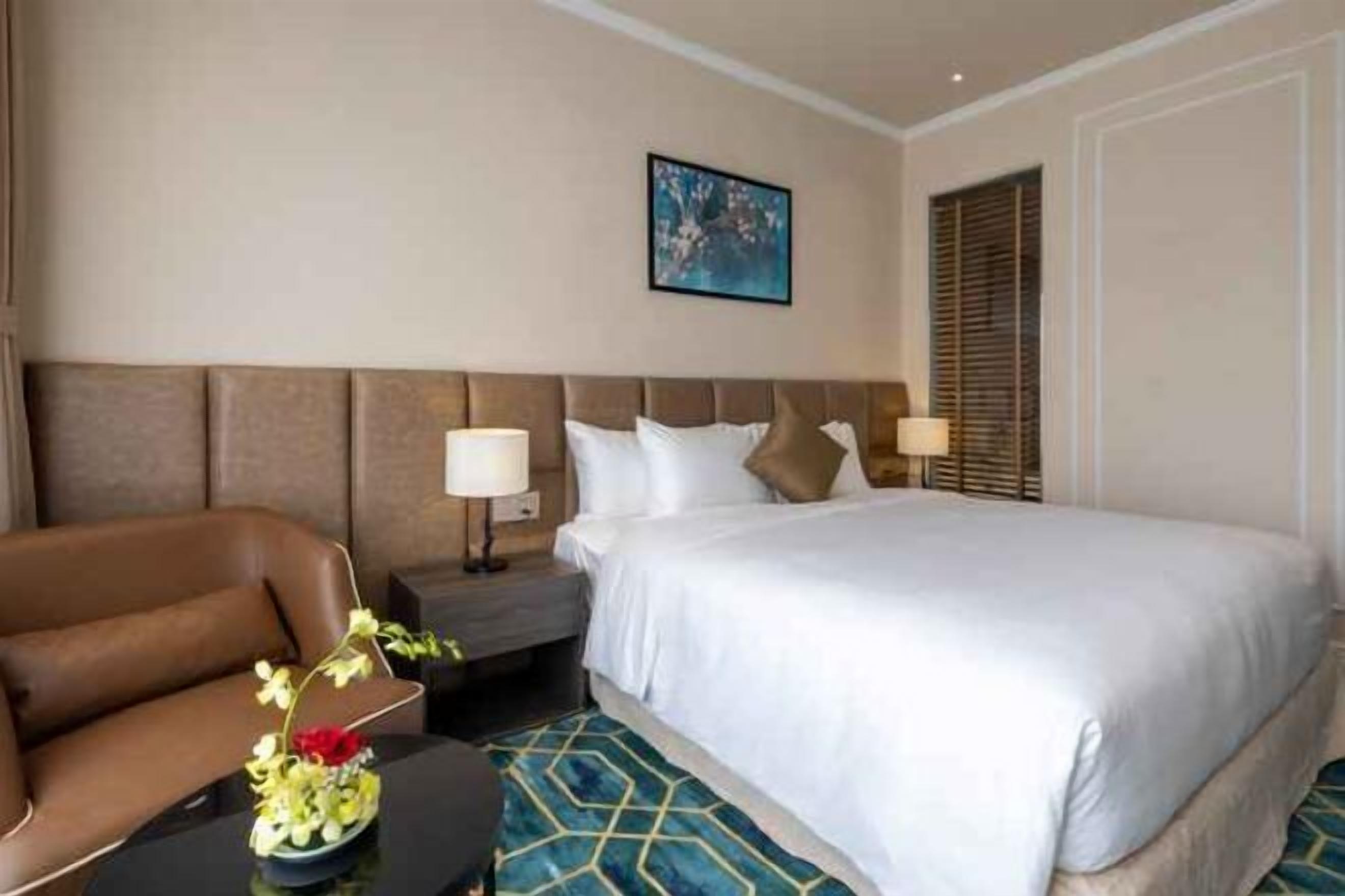 Minibar, in-room safe, desk, laptop workspace