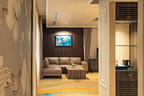 Grand Double Room | Minibar, in-room safe, desk, laptop workspace