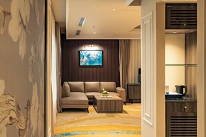 Habitación doble Grand | Minibar, caja de seguridad en la habitación y escritorio 