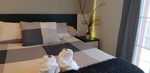 2 bedrooms, iron/ironing board, Internet, bed sheets