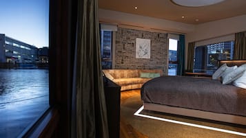 Premium bedding, down duvets, minibar, in-room safe