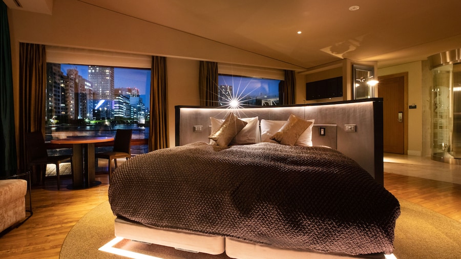 PETALS TOKYO - Floating Hotel