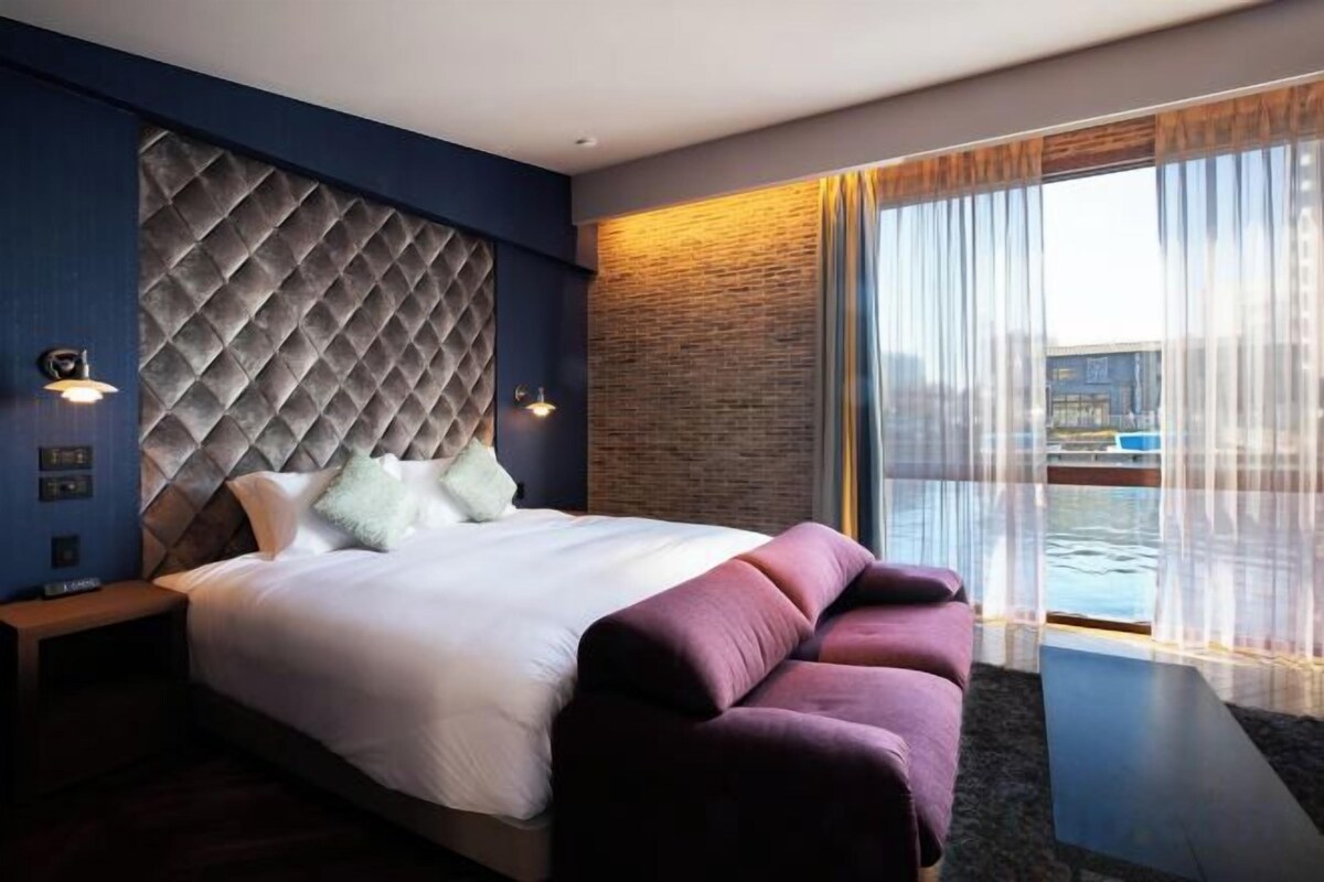 Premium bedding, down comforters, minibar, in-room safe