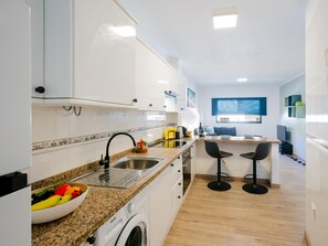 Fridge, microwave, oven, coffee/tea maker - 1D TAMAIMO APARTMENT (Tamaimo)